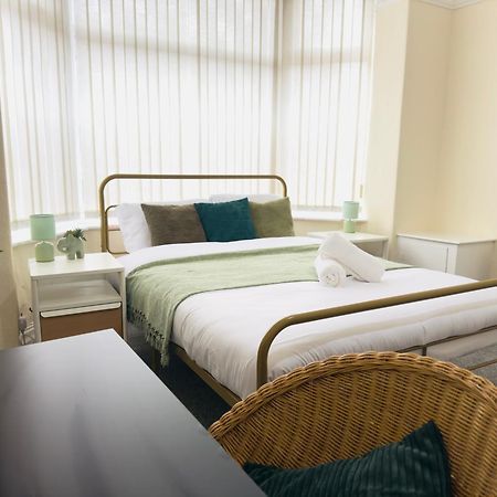 Double Bedroom Near City Center แมนเชสเตอร์ ภายนอก รูปภาพ