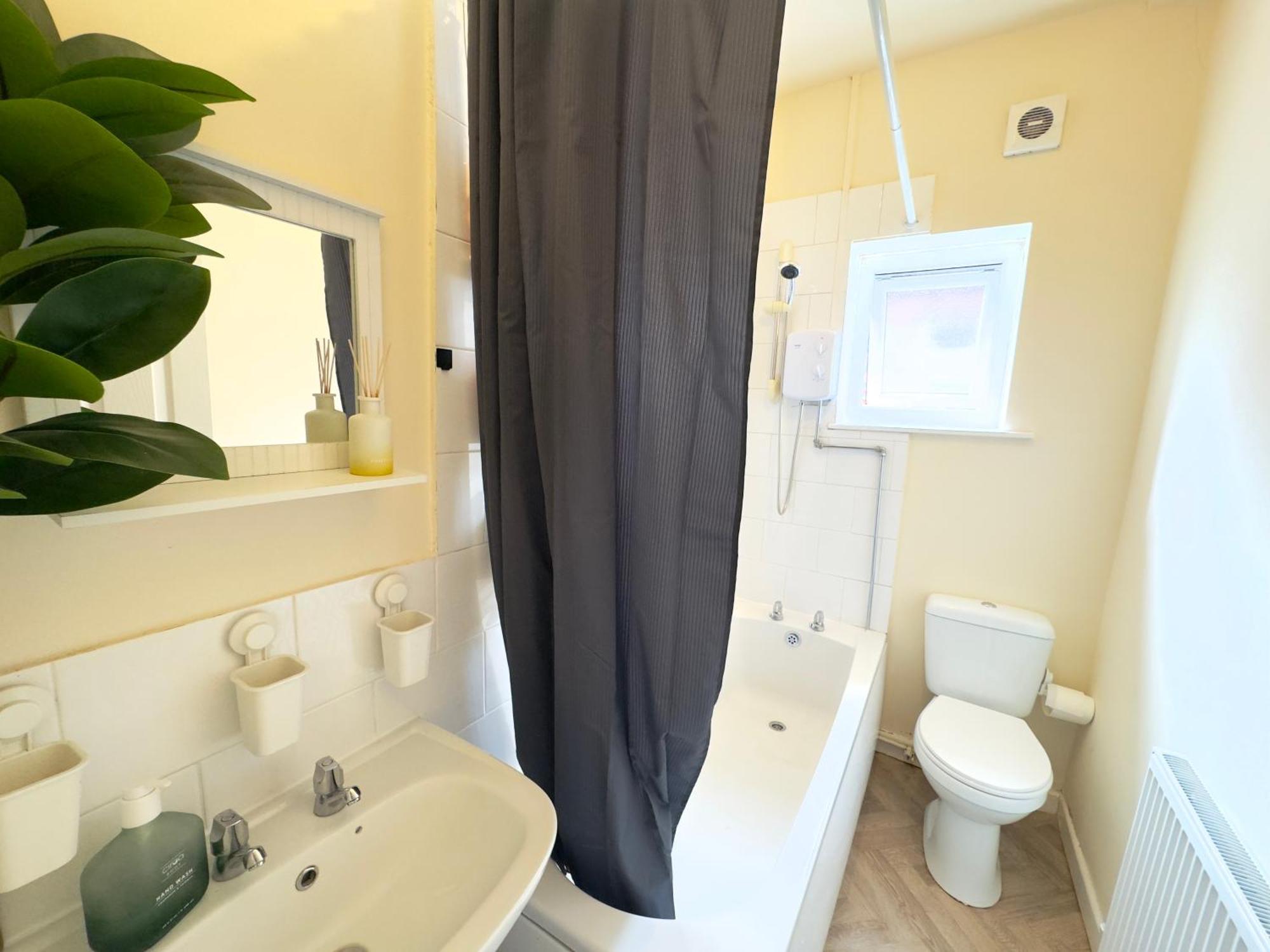 Double Bedroom Near City Center แมนเชสเตอร์ ภายนอก รูปภาพ